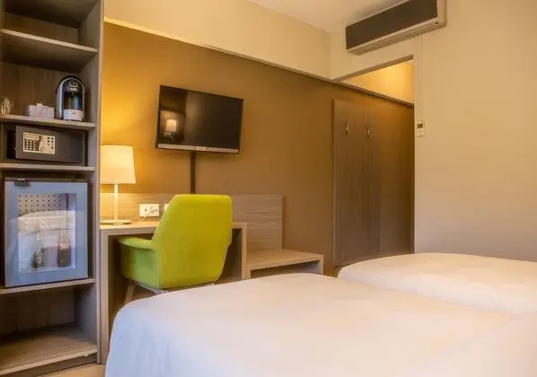 Comfort Tek Büyük veya İki Ayrı Yataklı Oda (Balcony)