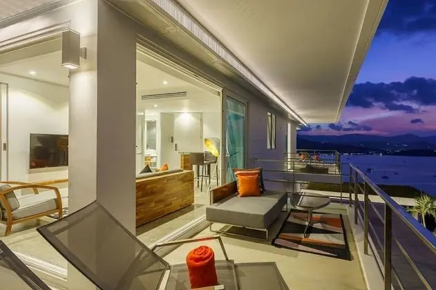 Grand Deluxe Corner Suite