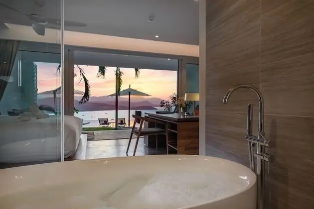 Grand Deluxe Pool Access Suite