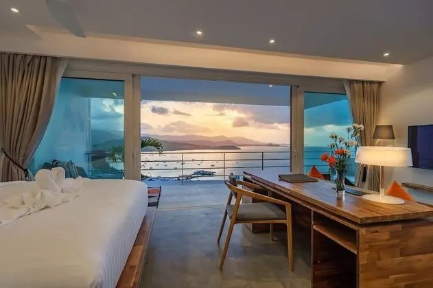 Grand Deluxe Sunset Suite