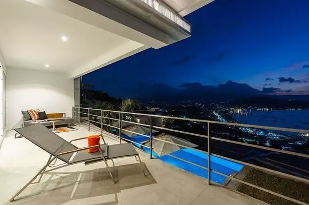 Grand Deluxe Sunset Suite