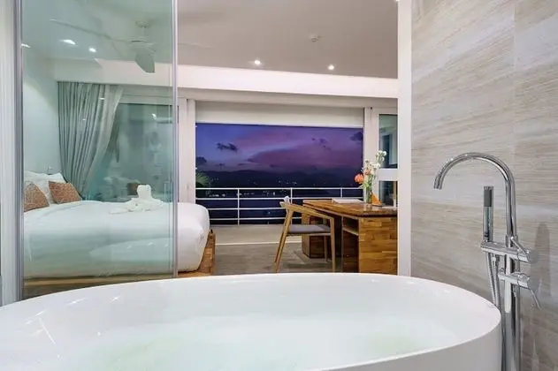 Grand Deluxe Sunset Suite