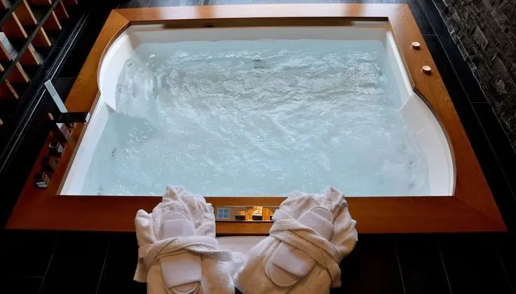 Deluxe Tek Büyük Yataklı Oda (Wellness)