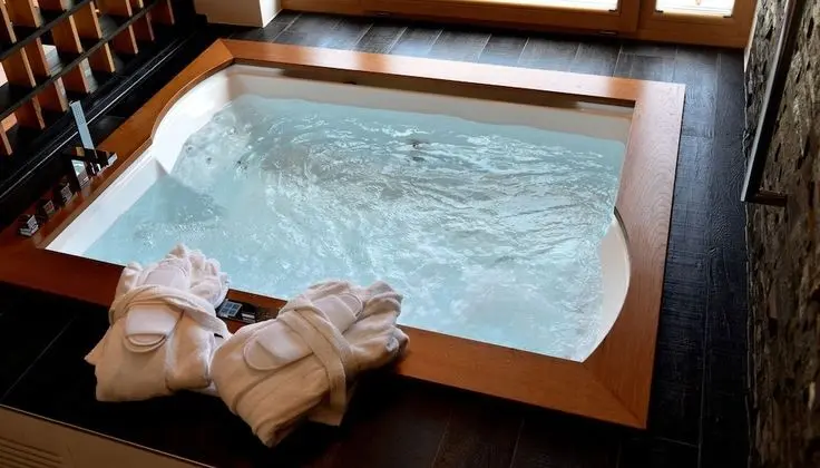 Deluxe Tek Büyük Yataklı Oda (Wellness)