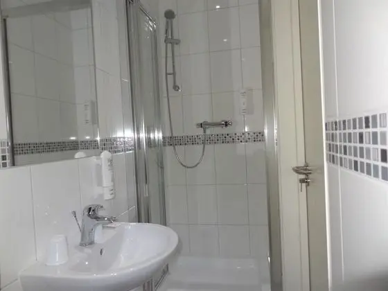 Üç Kişilik Oda, Banyolu/Duşlu