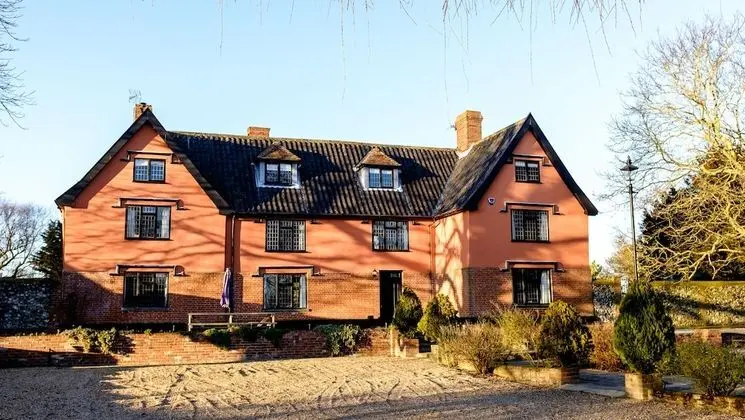 Ev (Chippenhall Hall - max 23 people)