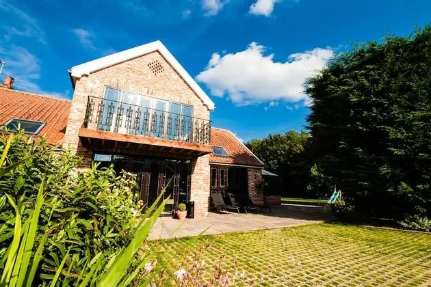 Ev (Highfields Lodge - max 23 people)