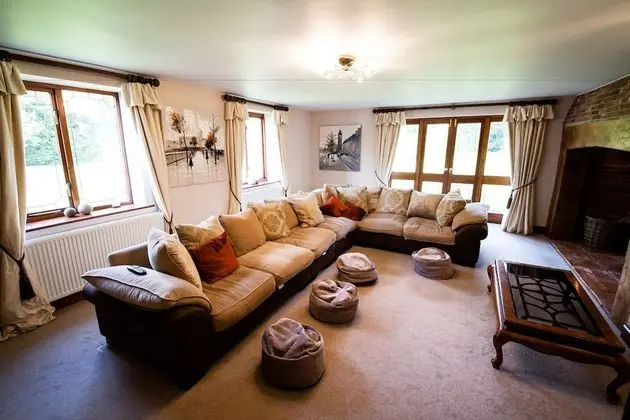 Ev (Highfields Lodge - max 23 people)