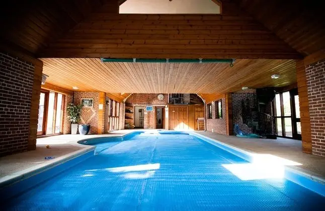 Ev (Highfields Lodge - max 23 people)