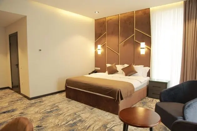Luxury Oda