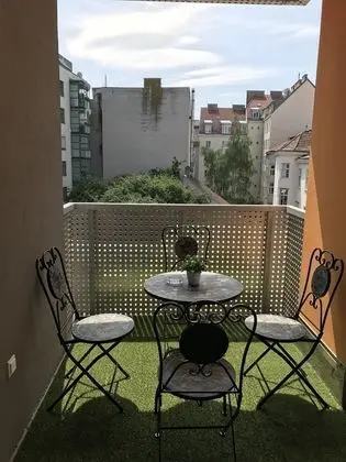 Deluxe Apart Daire, 2 Yatak Odası, Balkon (Arsenal TOP 6 incl. Extra Fees)