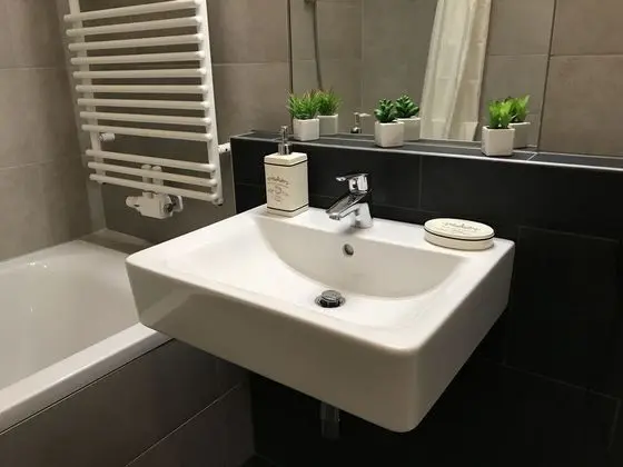 Deluxe Apart Daire, 2 Yatak Odası, Balkon (Arsenal TOP 6 incl. Extra Fees)
