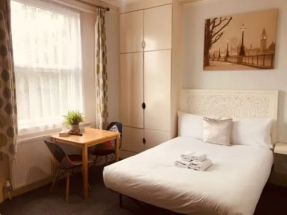 Büyük Yataklı Tek Kişilik Oda