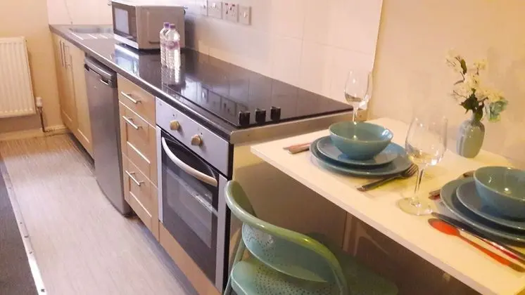 Büyük Yataklı Tek Kişilik Oda