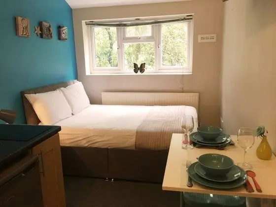 Büyük Yataklı Tek Kişilik Oda