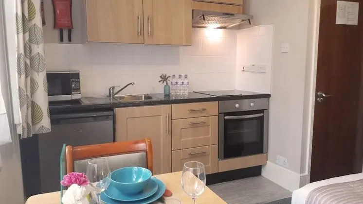 Büyük Yataklı Tek Kişilik Oda