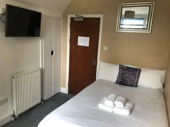 Büyük Yataklı Tek Kişilik Oda