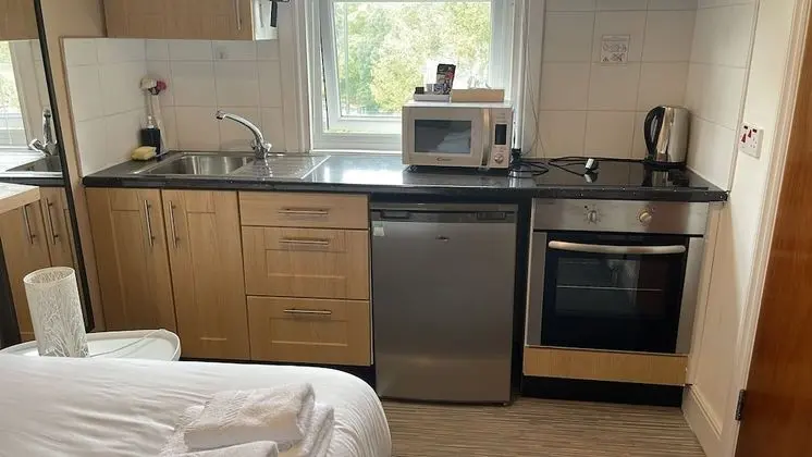 Büyük Yataklı Tek Kişilik Oda