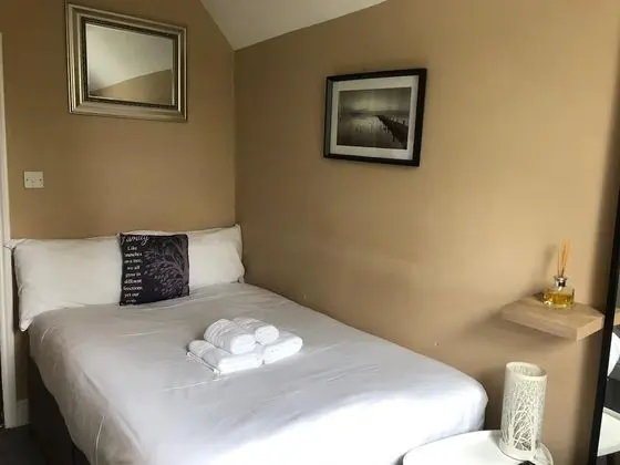 Büyük Yataklı Tek Kişilik Oda