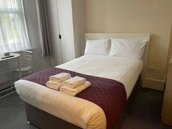 Büyük Yataklı Tek Kişilik Oda