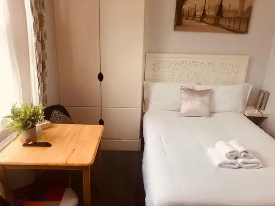 Büyük Yataklı Tek Kişilik Oda