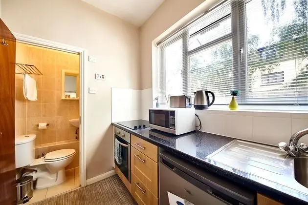 Büyük Yataklı Tek Kişilik Oda