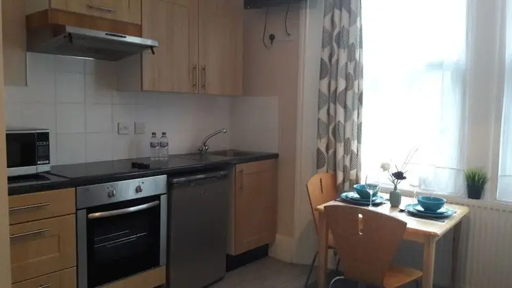 Büyük Yataklı Tek Kişilik Oda