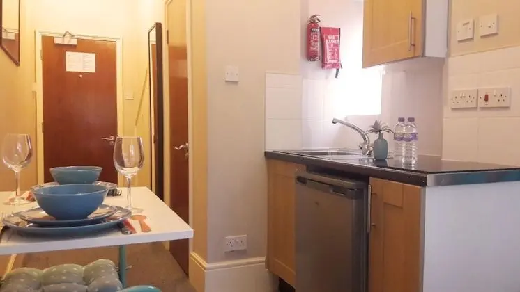 Büyük Yataklı Tek Kişilik Oda