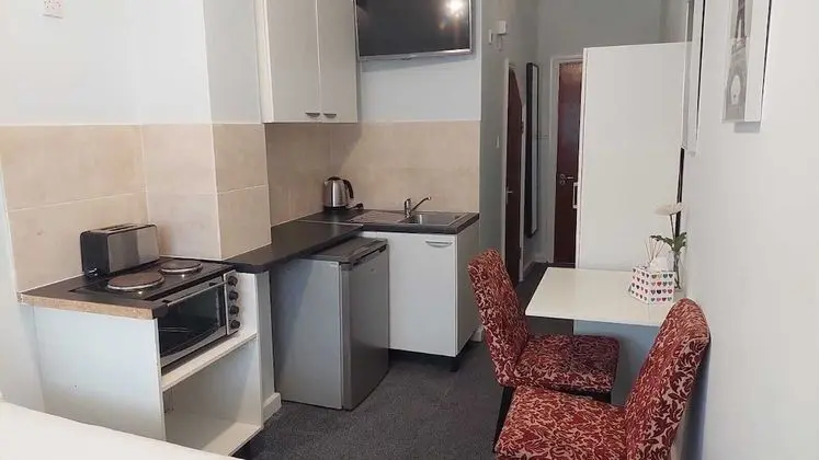 Büyük Yataklı Tek Kişilik Oda