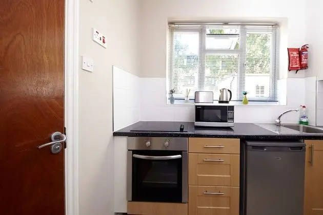 Büyük Yataklı Tek Kişilik Oda