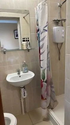 Büyük Yataklı Tek Kişilik Oda