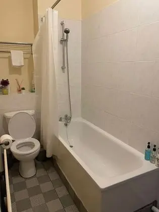 Büyük Yataklı Tek Kişilik Oda