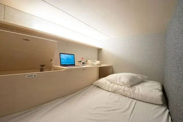Oda, Sigara İçilmez, Buzdolabı ve Mikrodalga (Capsule Room, Men only floor)