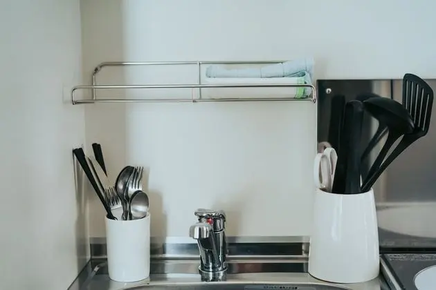Tek Büyük Yataklı Oda, Sigara İçilmez, Küçük Mutfak