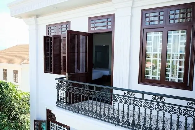 Tek Büyük veya İki Ayrı Yataklı Oda, Havuz Manzaralı