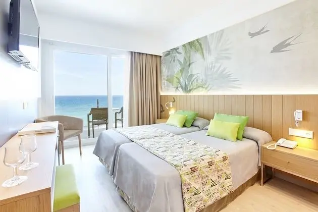 Tek Büyük Yataklı Oda, Deniz Manzaralı (2 adultos + 1 niño)