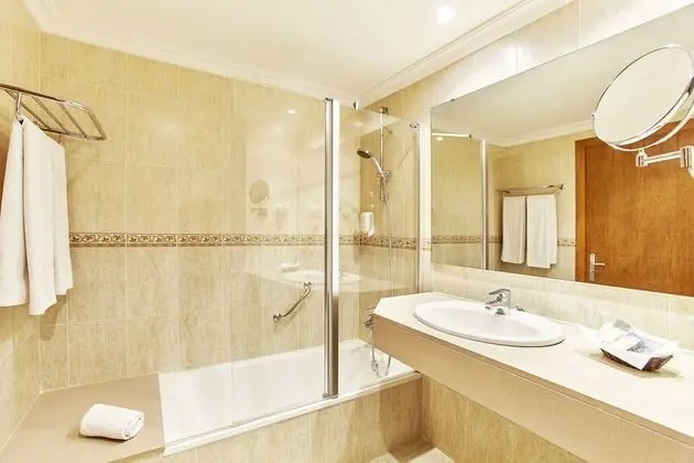 Tek Büyük Yataklı Oda, Deniz Manzaralı (2 adultos + 1 niño)