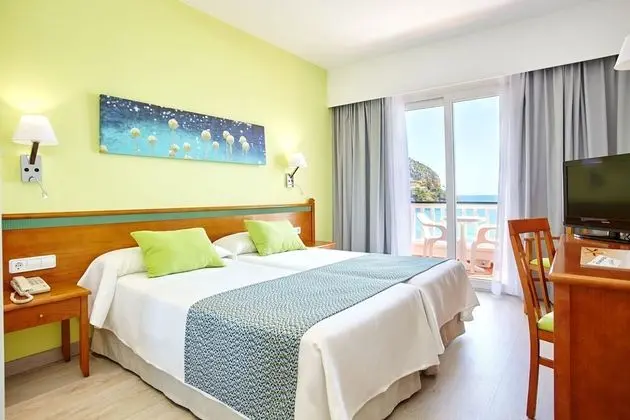 Standard Oda, Deniz Manzaralı (2 adults and 1 child)