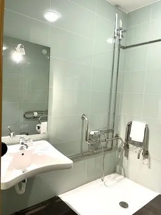 Twin Standard Handicap Facilities