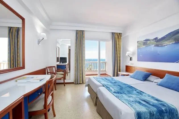 Standard Tek Büyük Yataklı Oda, Deniz Manzaralı (2 adults and 1 child)