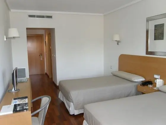 Büyük Yataklı Tek Kişilik Oda