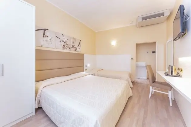 Üç Kişilik Oda