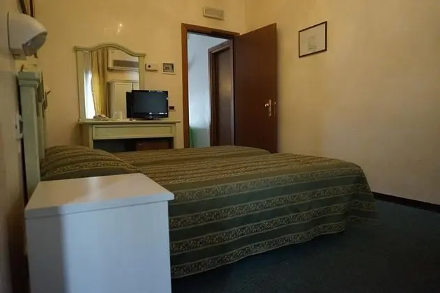 1 Çift Kişilik Veya 2 Tek Kişilik Yatak Standard