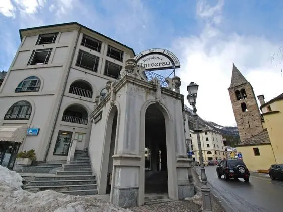 Ev