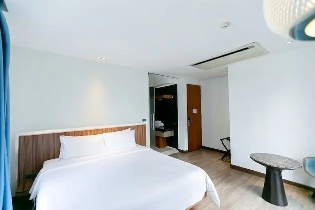 Deluxe Oda, Köşe