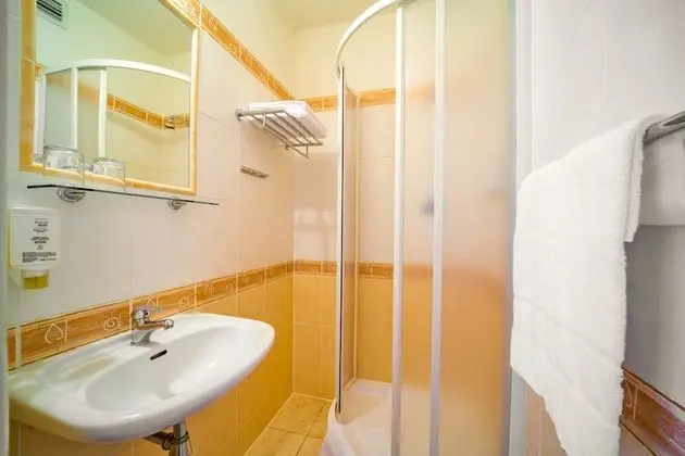 Economy Tek Büyük veya İki Ayrı Yataklı Oda