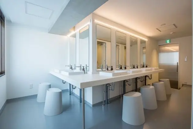 Ortak Ranzalı Oda, Sadece kadınlar için, Ortak Banyo