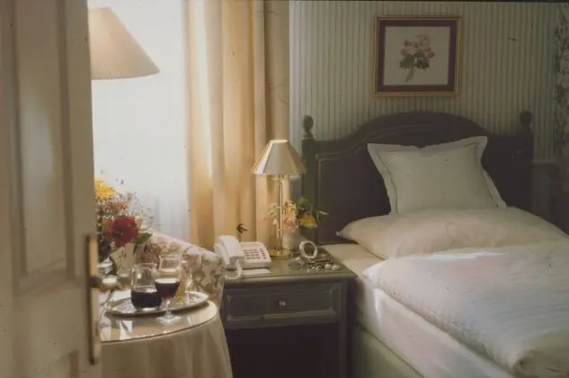 Tek Kişilik Oda, Ortak Banyo