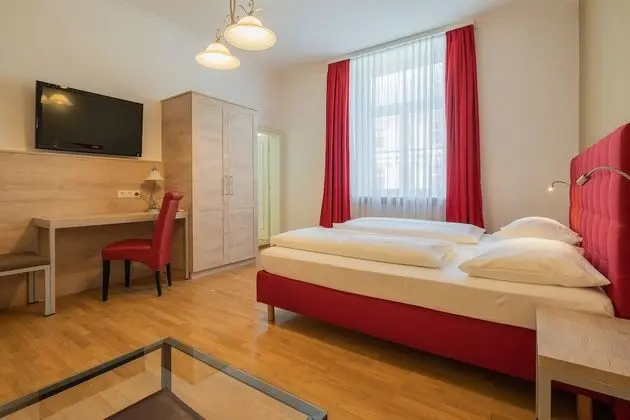 Comfort Tek Büyük veya İki Ayrı Yataklı Oda