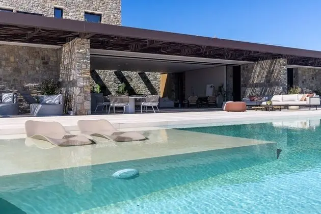 5 Bedroom Villa Private Pool & Outdoor Fireplace